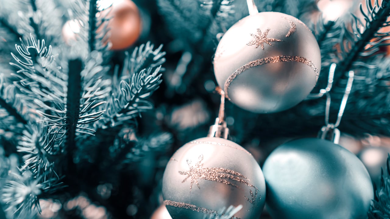 Las tendencias para la Navidad de este año brindan paletas innovadoras y creativas que le dan un toque especial a la decoración del hogar.