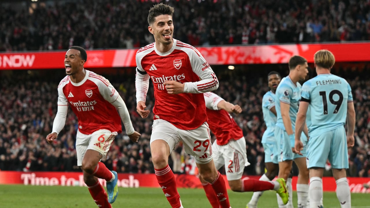 El centrocampista alemán del Arsenal, Kai Havertz (número 29), celebra el primer gol del partido de la Premier League inglesa entre el Arsenal y el Burnley en el Emirates Stadium de Londres, el 18 de mayo de 2026. (Foto de Glyn KIRK / AFP)