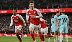 El centrocampista alemán del Arsenal, Kai Havertz (número 29), celebra el primer gol del partido de la Premier League inglesa entre el Arsenal y el Burnley en el Emirates Stadium de Londres, el 18 de mayo de 2026. (Foto de Glyn KIRK / AFP)