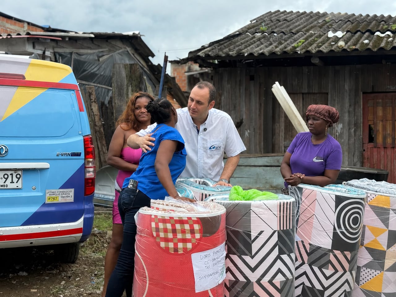 La gerencia y el personal de Gane Buenaventura y Dagua brindan acompañamiento directo y entregan colchonetas e insumos a colaboradoras y familias damnificadas, como parte de la primera fase de apoyo y recuperación en la ciudad.