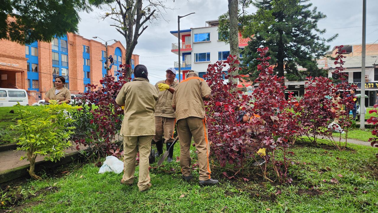 La jornada contó con el respaldo de la comunidad y el liderazgo de la alcaldía. En medio de la actividad, los habitantes del sector participaron y ayudaron con la limpieza del sitio, brindándoles respaldo y apoyo a los internos.