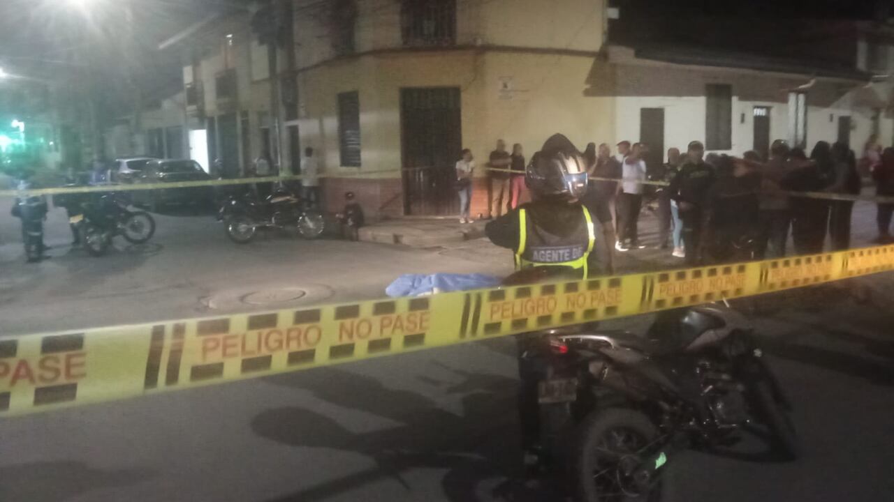 El profesional de la salud Jairo Varela falleció cuando caminaba por esta calle del barrio San Camilo de Popayán, en ese momento le dio un infarto fulminante.