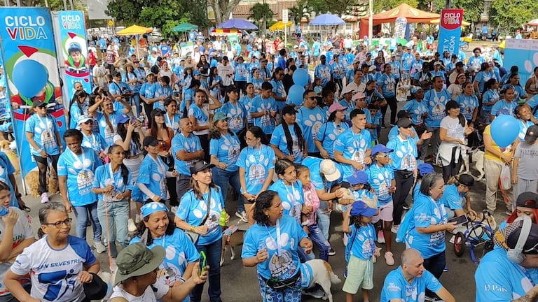 Así culmina en las Canchas Panamericanas la caminata ‘Ladridos por la Paz’: baile, mascotas y bienestar.