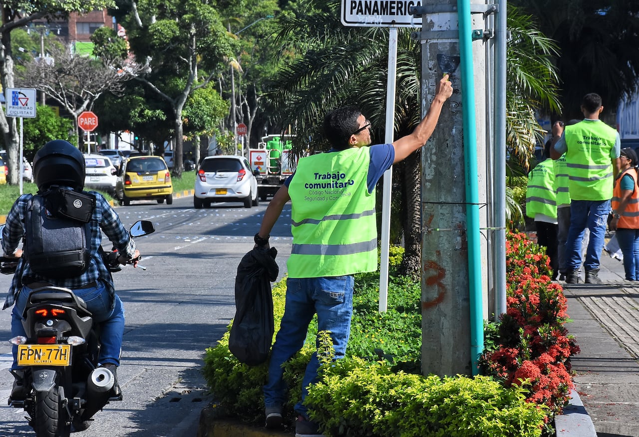 Trabajo comunitario, la alternativa para pagar multas del Código de Policía en Cali