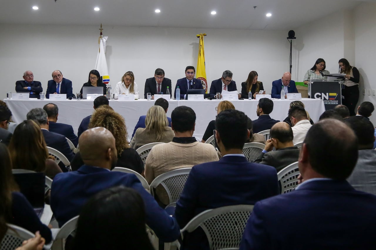 El Consejo Nacional Electoral (CNE) adelanta una sesión pública para formalizar la decisión sobre la participación del senador Iván Cepeda en la consulta de la coalición de izquierda Frente por la Vida.