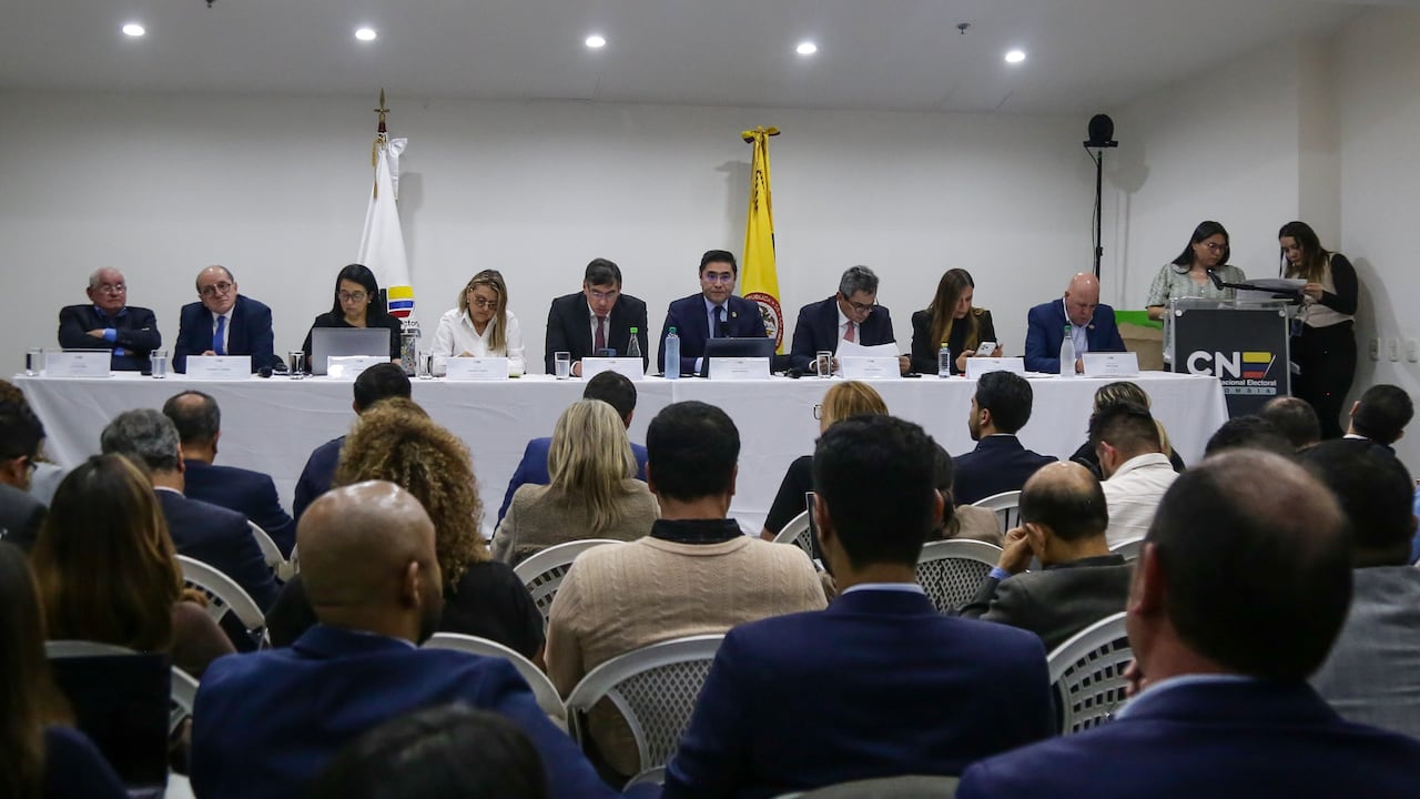 El Consejo Nacional Electoral (CNE) adelanta una sesión pública para formalizar la decisión sobre la participación del senador Iván Cepeda en la consulta de la coalición de izquierda Frente por la Vida.