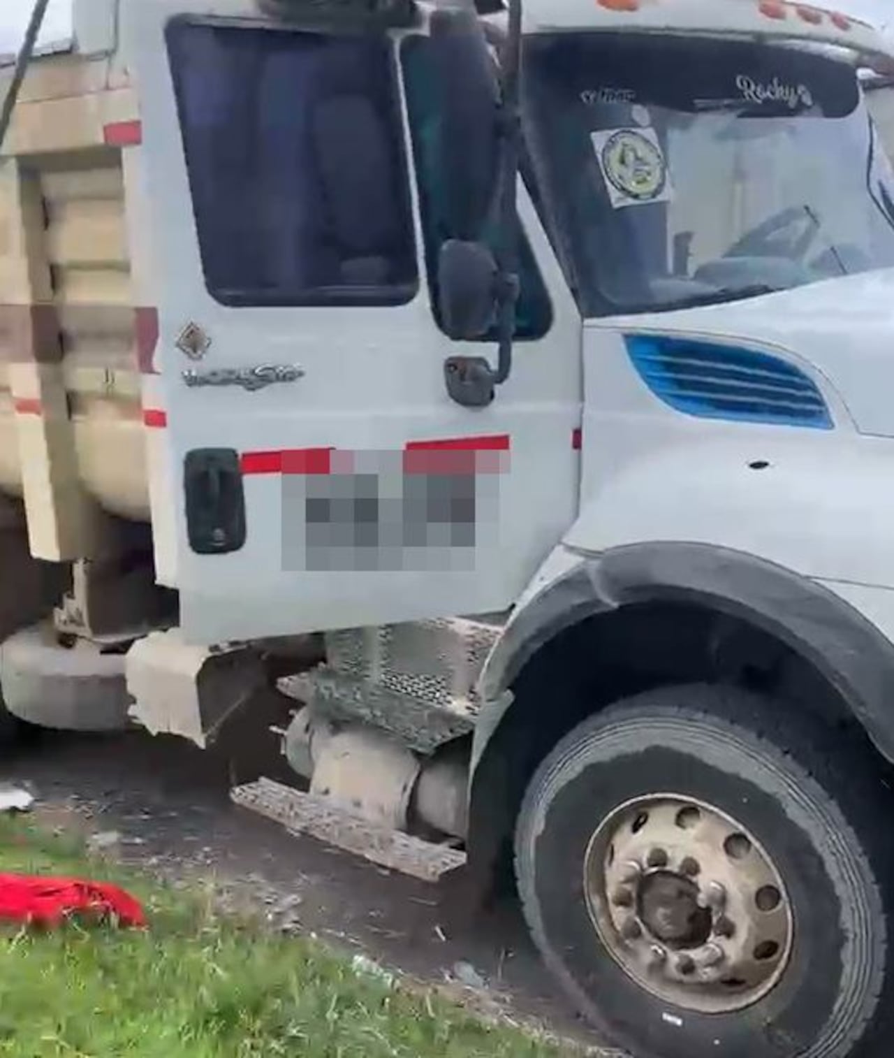 El operativo se adelantó sobre la vía Panamericana, luego de que las autoridades recibieran información sobre el hurto del automotor en la vía Timba – Suárez, Cauca.
