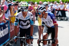 Ineos Grenadiers' Colombian rider Egan Bernal (R) and Movistar Team's Colombian rider Nairo Quintana react ahead of the start of the 20th stage of the 108th Giro d'Italia cycling race 205kms from Verres to Sestriere on May 31, 2025. (Photo by Luca Bettini / AFP)