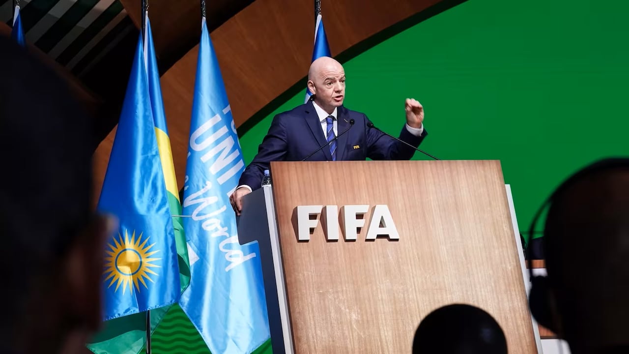 Gianni Infantino es cuestionado por el fútbol internacional. Foto Fifa.