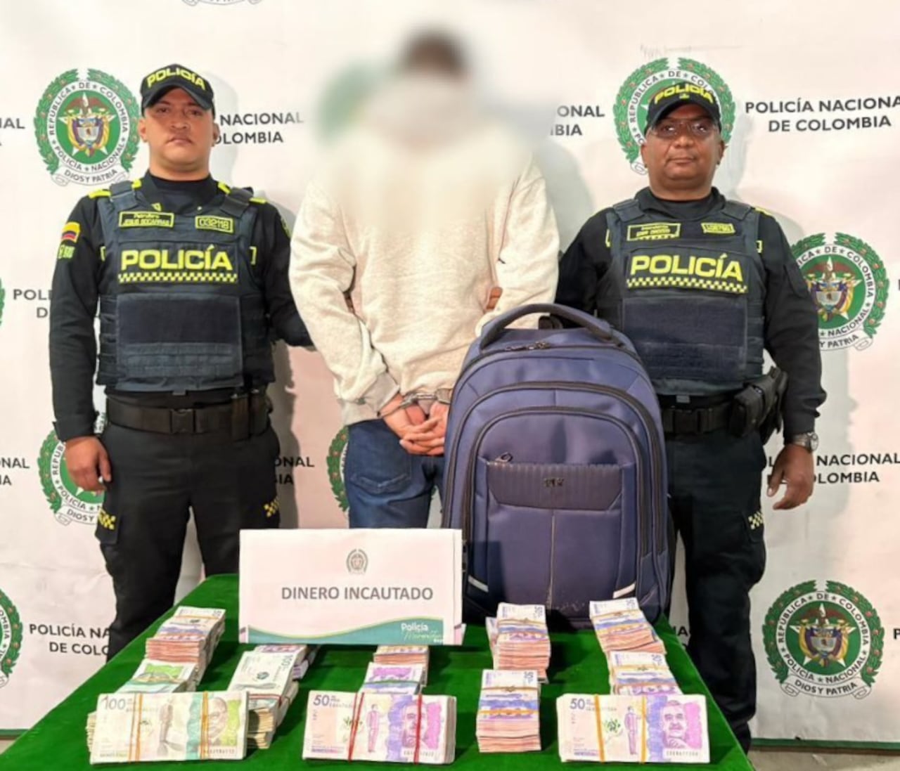 El ciudadano que portaba un maletín con una fuerte suma de dinero en efectivo fue puesto a disposición de las autoridades.