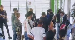 El momento de la agresión quedó registrado en las cámaras de seguridad de la estación Buitrera, en el sur de Cali