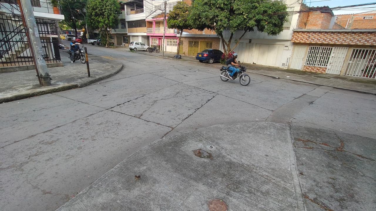 El punto actualmente no tiene señal de tránsito. Conductores manifestaron el peligro de este panorama.