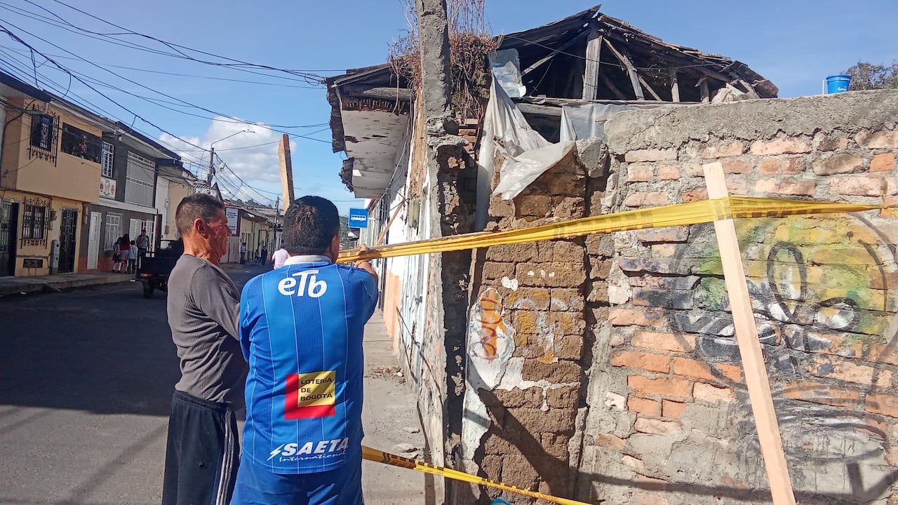 Las personas en Popayán se vieron obligados a clausurar varios andenes tras la posibilidad de colapso de fachadas y parades.