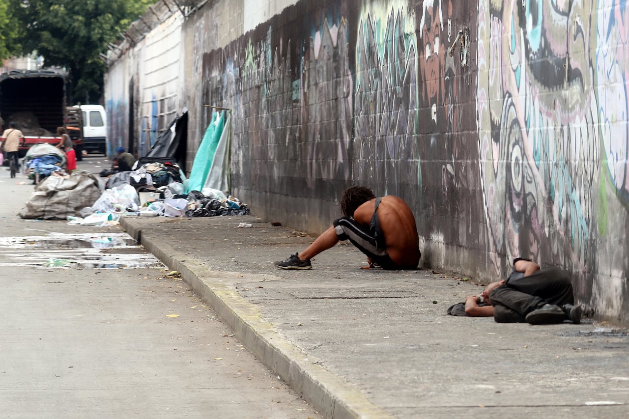 El País denuncia, los vecinos del barrio Bretaña se quejan por la llegada de habitantes de calle a su barrio lo que ha aumentado la inseguridad y las basuras en el sector.