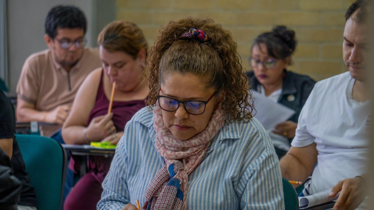 Más de 34 mil profesores (docentes) presentaron la prueba de ascenso y reubicación 2025, dando un paso decisivo en su crecimiento profesional. Una jornada que reconoce su compromiso y fortalece su trayectoria y sigue impulsando la calidad de la educación en todo el país, informó Mineducación.