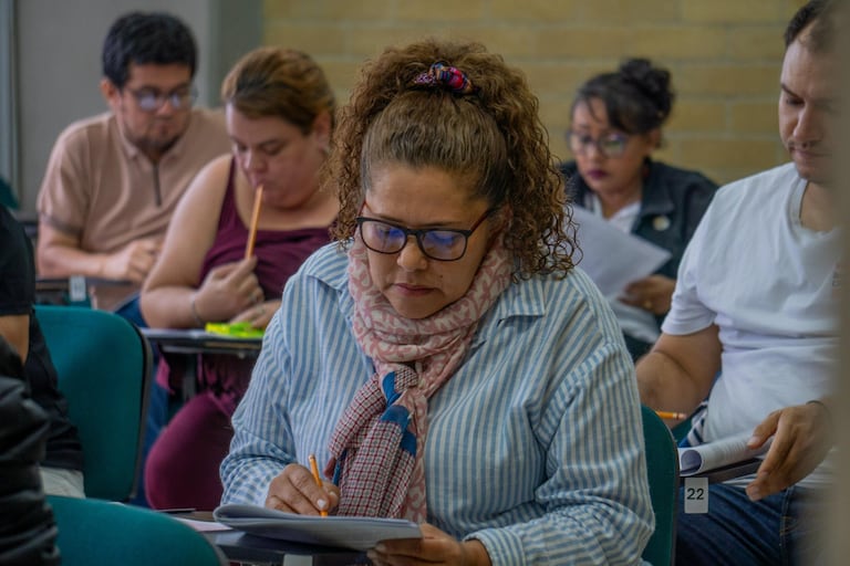 Más de 34 mil profesores (docentes) presentaron la prueba de ascenso y reubicación 2025, dando un paso decisivo en su crecimiento profesional. Una jornada que reconoce su compromiso y fortalece su trayectoria y sigue impulsando la calidad de la educación en todo el país, informó Mineducación.