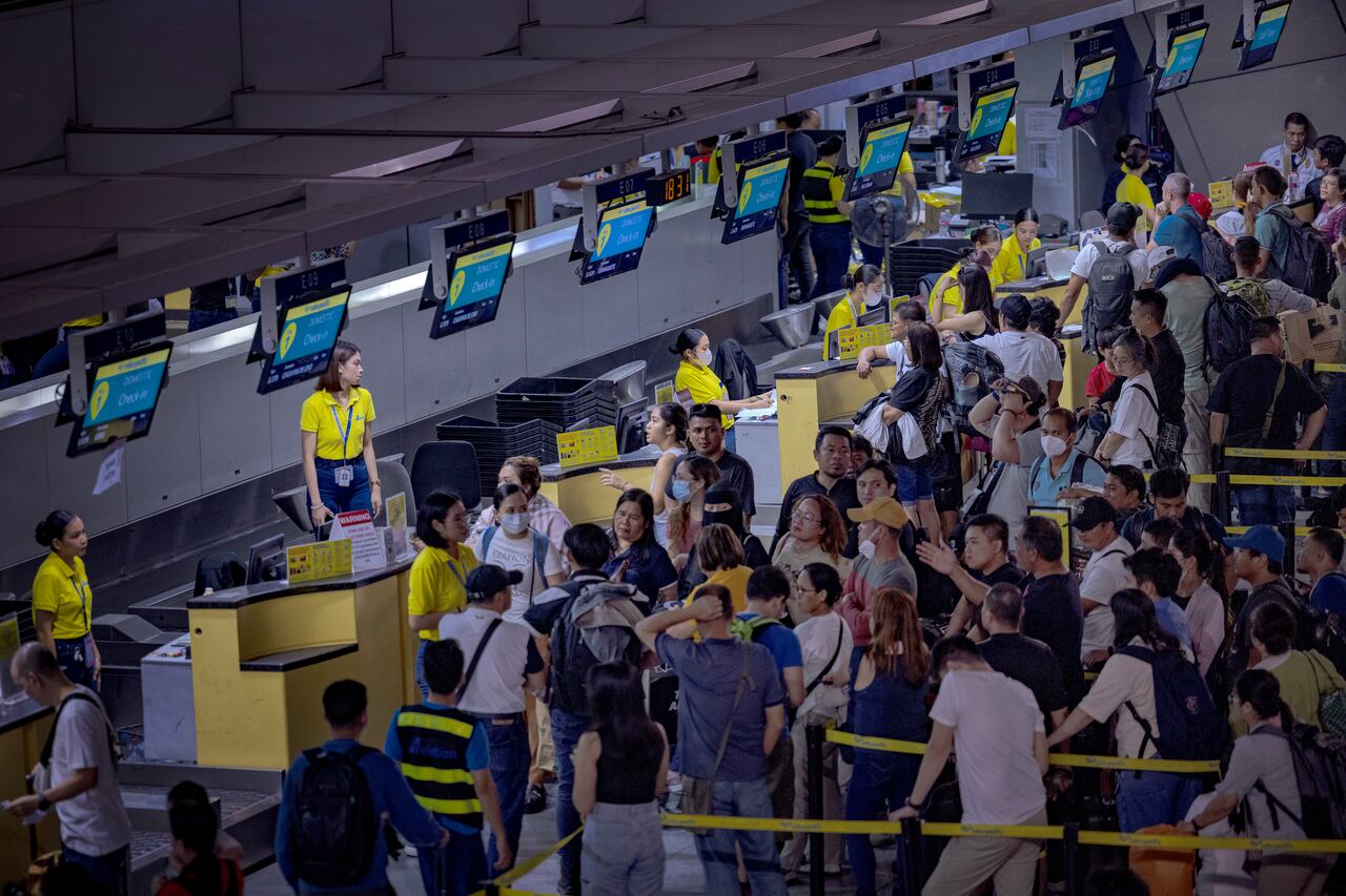 MANILA, PHILIPPINES - JULY 19: Long queues of passengers form at the check-in counters at Ninoy Aquino International Airport, amid a global IT disruption caused by a Microsoft outage and a Crowdstrike IT problem, on July 19, 2024 in Manila, Philippines. A significant Microsoft outage impacted users globally, leading to widespread disruptions, including cancelled flights and disruptions at retailers globally. Airlines like American Airlines and Southwest Airlines reported difficulties with their systems, which rely on Microsoft services for operations. The outage affected check-in processes and other essential functions, causing frustration among travellers and lines to back up at many affected airports worldwide. (Photo by Ezra Acayan/Getty Images)
