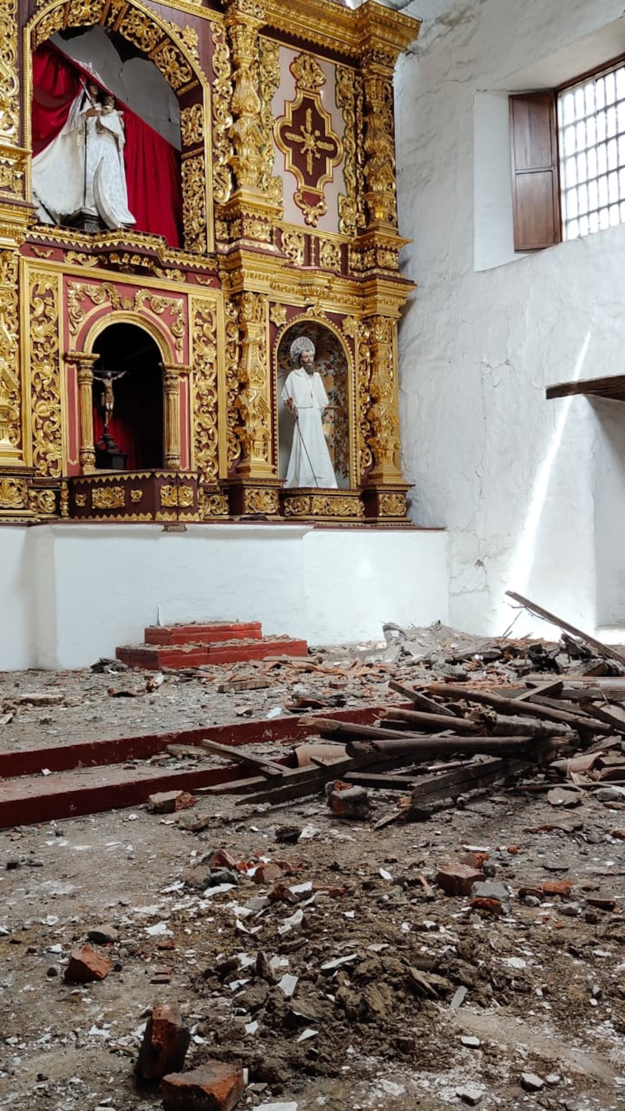La comunidad religiosa trasladó las celebraciones eucarísticas a un auditorio del convento mientras se adelantan las acciones necesarias para recuperar el templo.