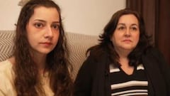 Noelia junto a su madre.