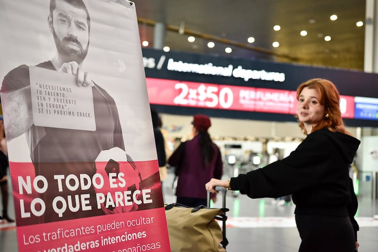 Las autoridades y algunos organismos internacionales han fortalecido las campañas de prevención en aeropuertos, uno de los puntos donde buscan sensibilizar a potenciales víctimas. Según la Unodc, además de la prevención, es vital fortalecer los canales de atención a las víctimas de este delito.
