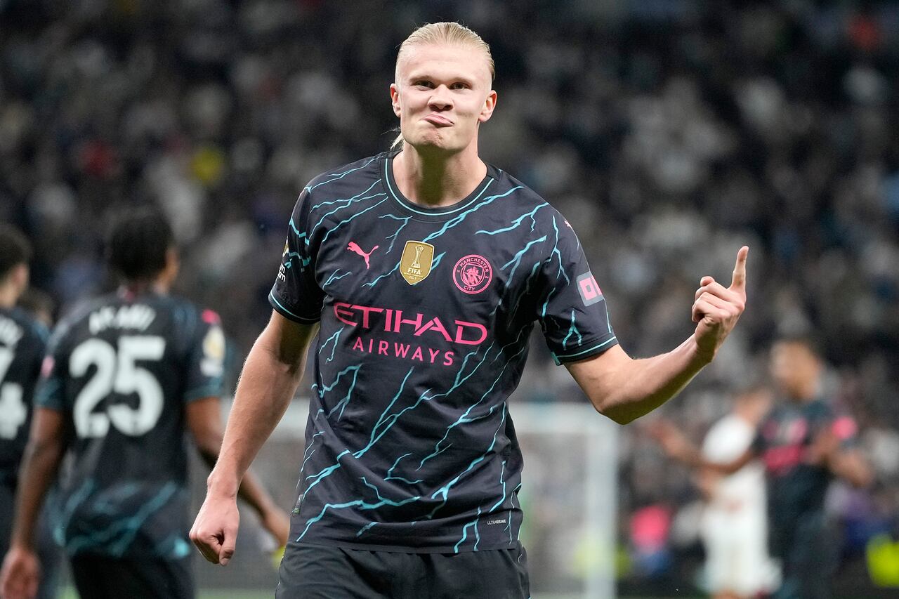 Erling Haaland marcó doblete y le dio la victoria al Manchester City frente al Tottenham en la Premier League.