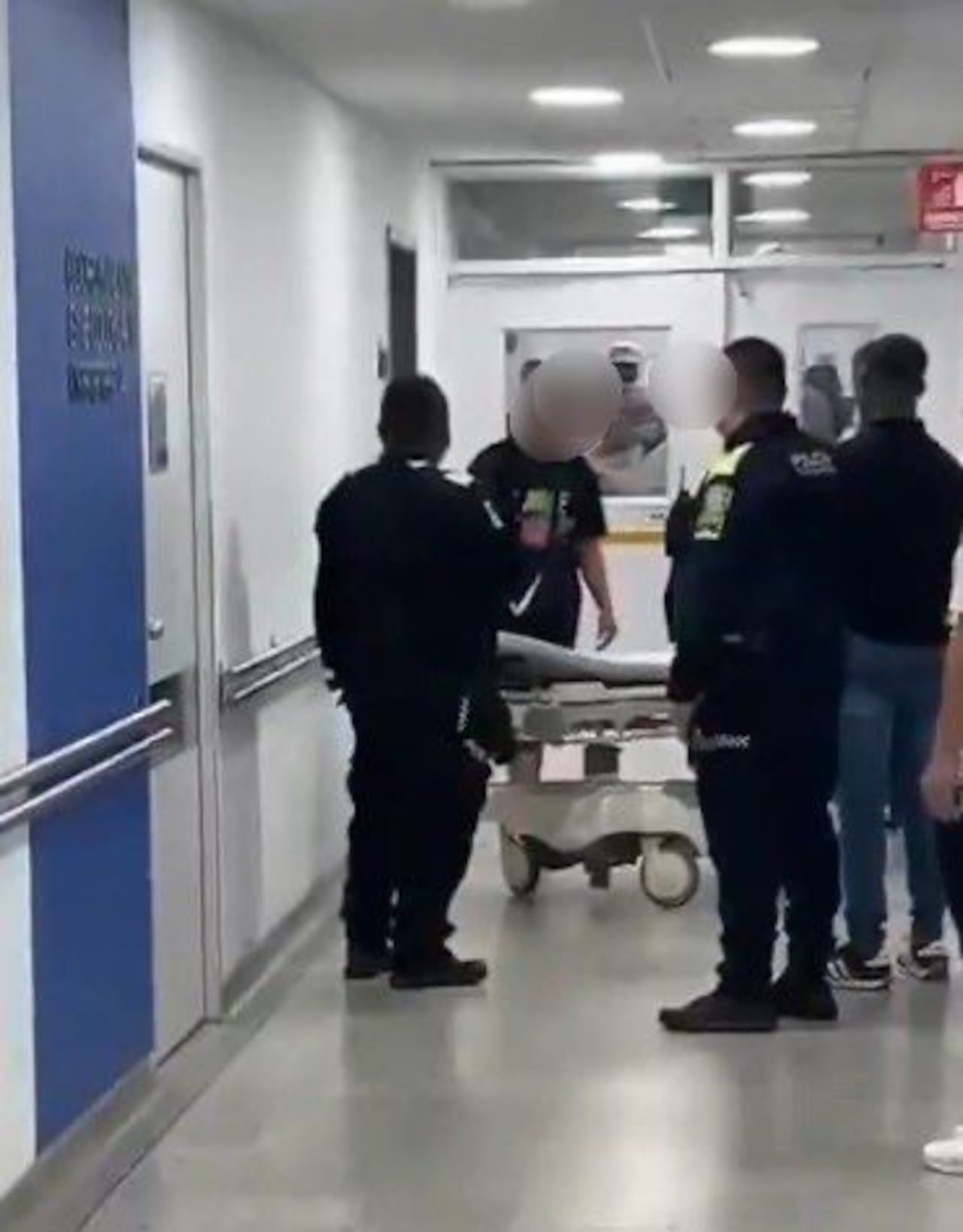 Un hombre ingresó un machete al Hospital Universitario del Valle y generó pánico en la entidad.