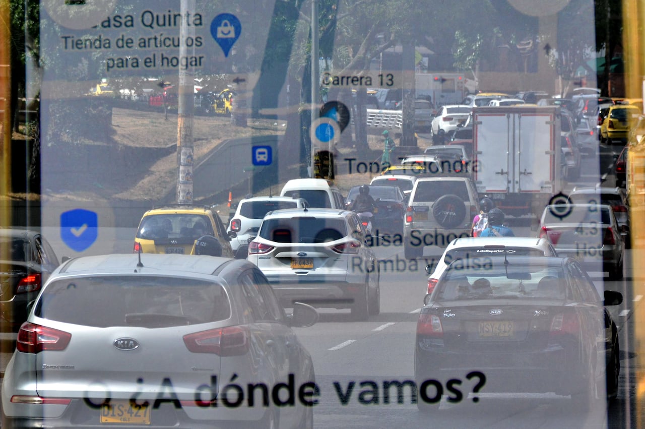 Secretaría de Movilidad Distrital iniciará operativos de control a los vehículos de Transporte que trabajen con plataformas. 19 de septiembre de 2024. Foto Jorge Orozco / El País.