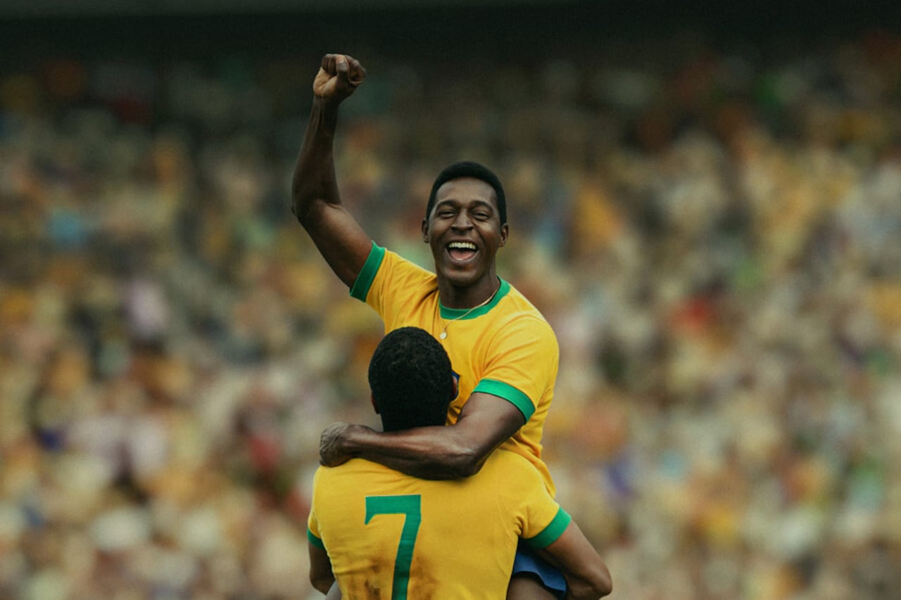 El actor Lucas Agrícola interpreta a Pelé, en la miniserie titulada: ‘Brazil 1970: The Third Star’.