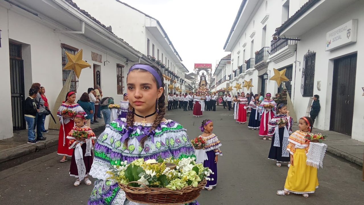 Los payaneses vivieron con fervor la procesión de la Virgen de Belén, la cual recorrió las principales calles de Popayán en medio de la alegría de los niños, las chirimías y la hermosura de las sahumadoras.