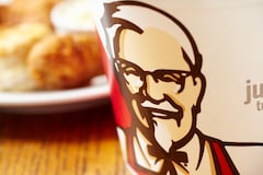 ¿Quiere impresionar a sus amigos y familiares con su habilidad culinaria? Sorpréndalos con un pollo apanado al estilo KFC hecho en casa que rivaliza con el sabor de la comida rápida.