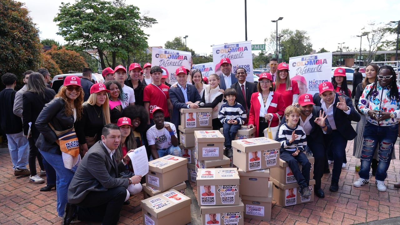 Héctor Olimpo Espinosa registró su candidatura.