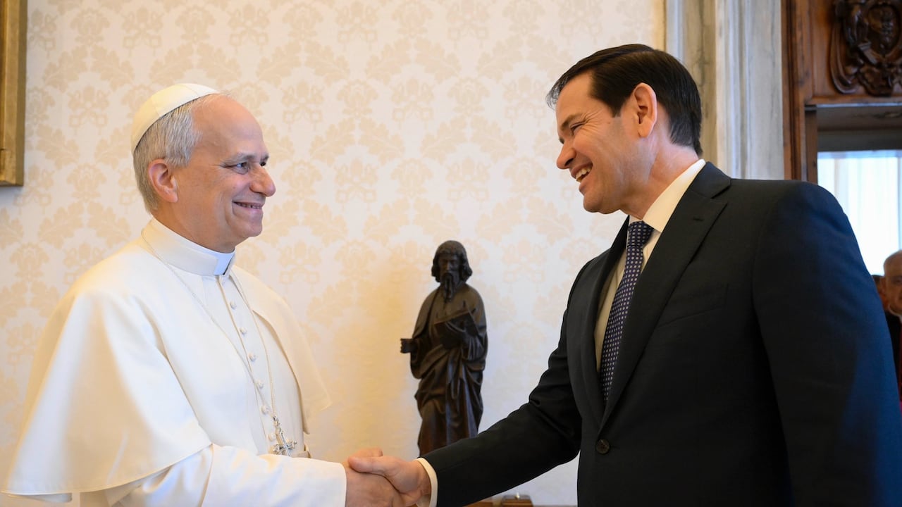 El papa León XIV y el secretario de Estado de Estados Unidos, Marco Rubio, durante su primer encuentro en mayo del 2025.