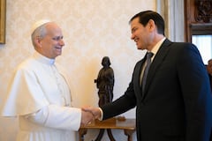 El papa León XIV y el secretario de Estado de Estados Unidos, Marco Rubio, durante su primer encuentro en mayo del 2025.
