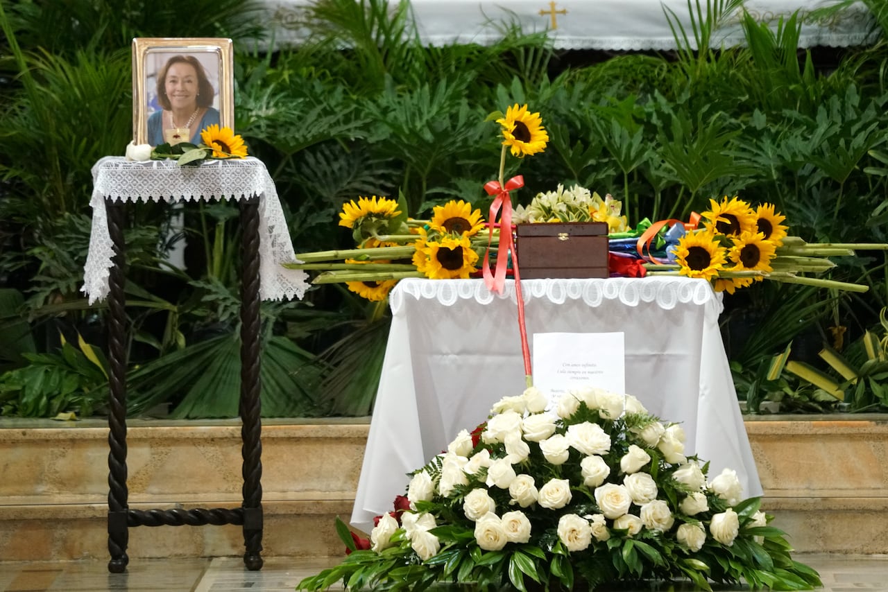 Con una misa, se le rindió homenaje a la escritora y columnista Aura Lucía Mera, en la iglesia de San Fernando. Familiares, amigos y periodistas la acompañaron en su último adiós. Foto Jorge Orozco