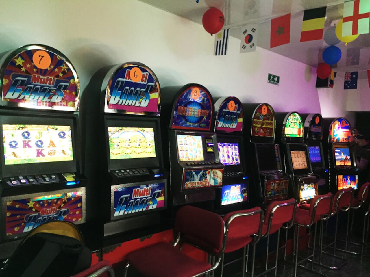 Imagen de referencia de un establecimiento de juegos de azar, actividad regulada en Colombia y sujeta a control por parte de las autoridades competentes.