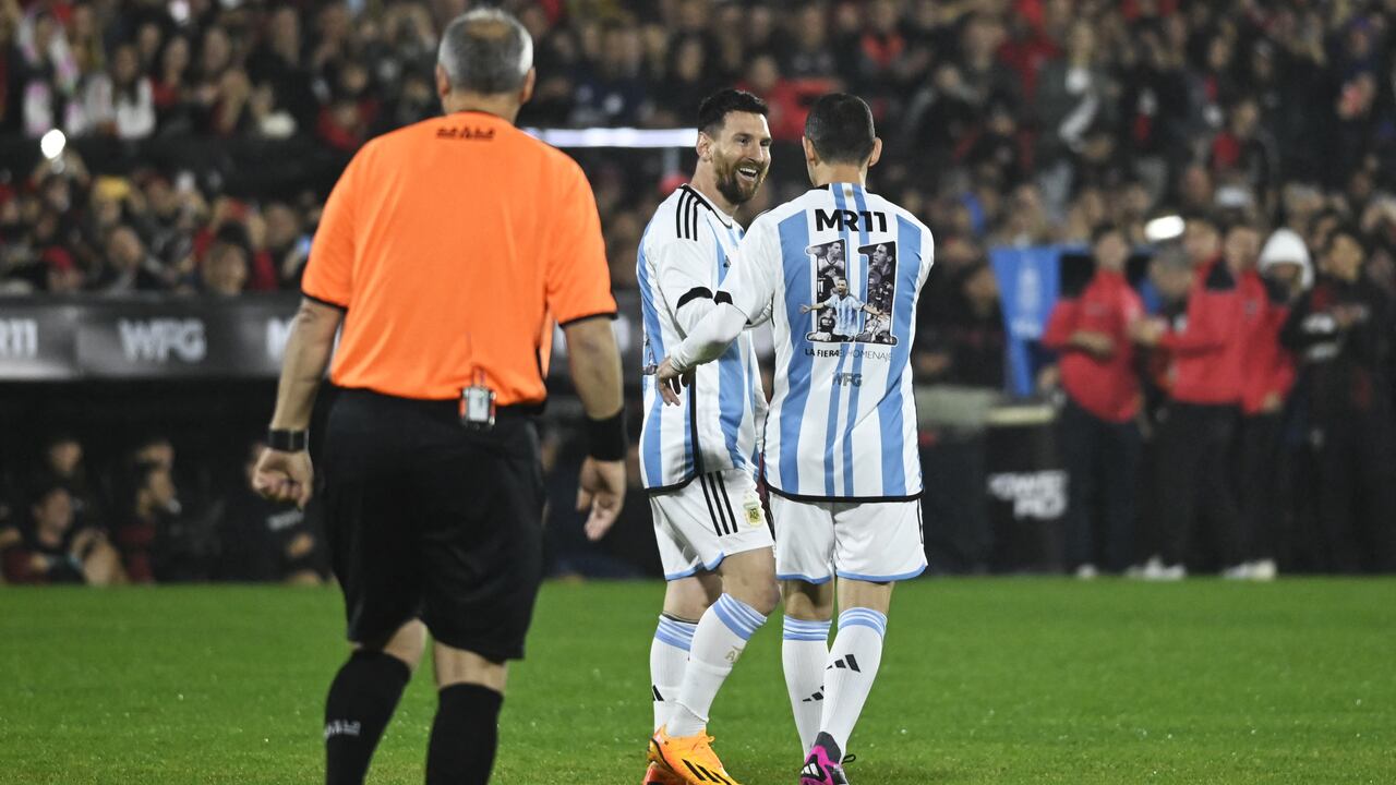 Lionel Messi en la despedida de Maxi Rodríguez como jugador profesional.