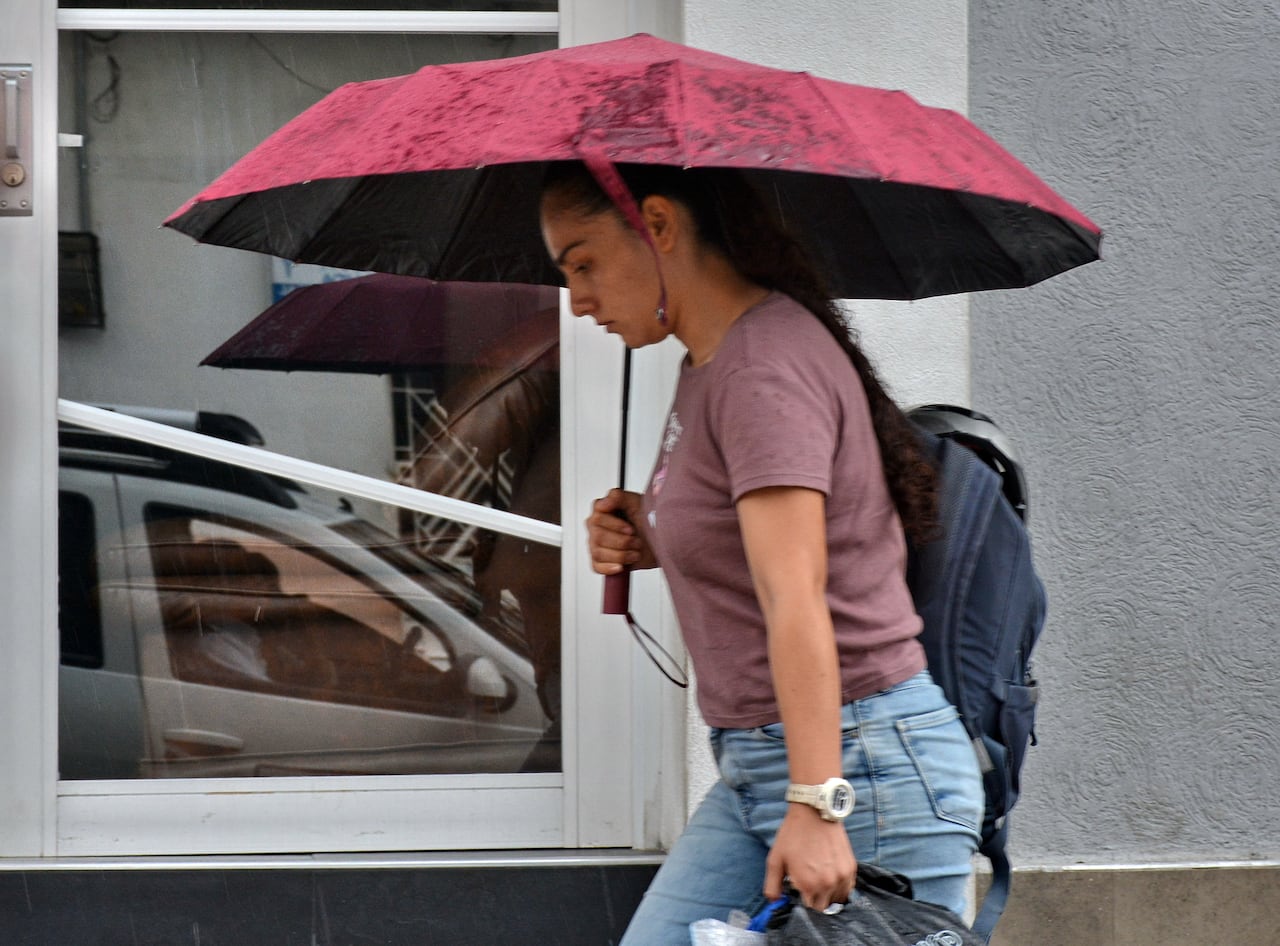 Sigue la temporada invernal en todo el Valle del Cauca. En Cali se presentan lluvias fuertes durante la noche y en el día lluvias fuertes, por corto tiempo. Foto Jorge Orozco