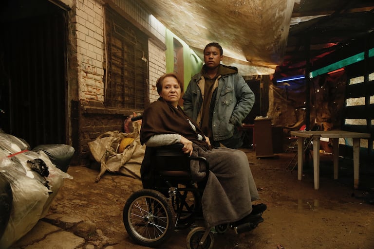 Adriana Barraza y Erik Agray interpretan a Alicia y a Alirio, los protagonistas de la película Volar.