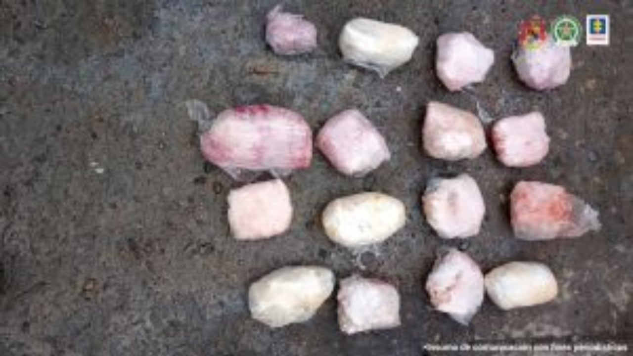 Descubren a hombre transportando tres kilos de cocaína en el tanque de gasolina de su moto; así la encaletó en 16 paquetes