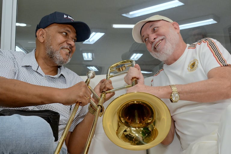 Juan Carlos Alfonso, de la Orquesta Dan Den de Cuba, y Andrés Viáfara, de Suprema Corte, estarán en un mano a mano en la Feria de Cali 2025. Foto Jorge Orozco