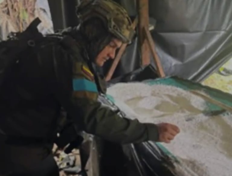 En zona rural del municipio de San Andrés de Tumaco, en el departamento de Nariño, la Policía Nacional de Colombia inhabilitó laboratorios utilizados para el procesamiento de clorhidrato de cocaína durante un operativo conjunto con las Fuerzas Militares.
