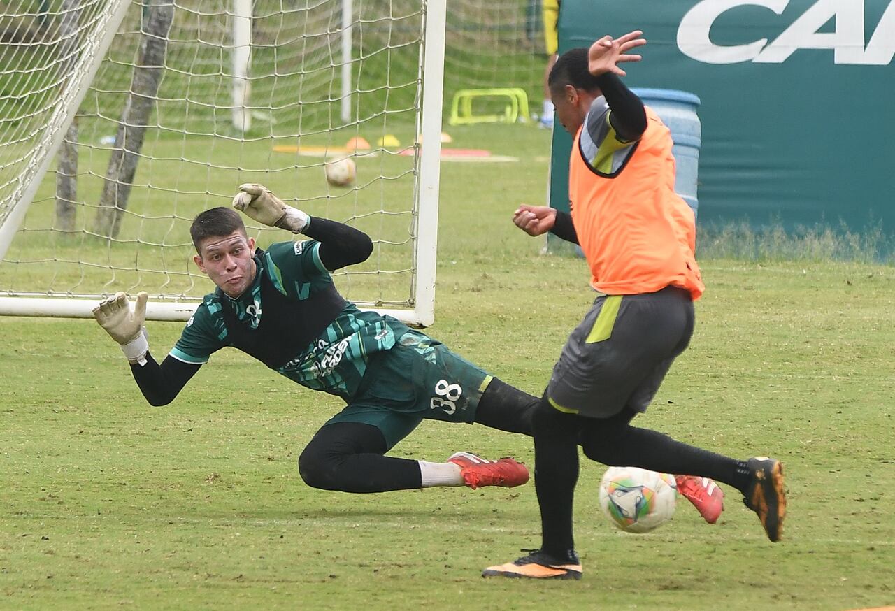Futbol: Entreno del Deportivo Cali, previo clasico frente al America. Foto José L Guzmán. EL País
