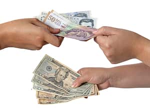 DINERO. PESOS. CAMBIO DOLAR. COMPRA DOLAR
BOGOTA AGOSTO 25 DE 2011
FOTO ALEJANDRO ACOSTA-REVISTA DINERO