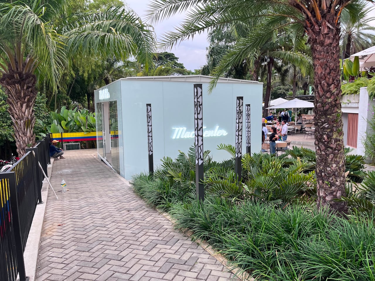 El nuevo espacio de 30 m² en formato pop-up integra diseño vanguardista y naturaleza en el sur de Cali.