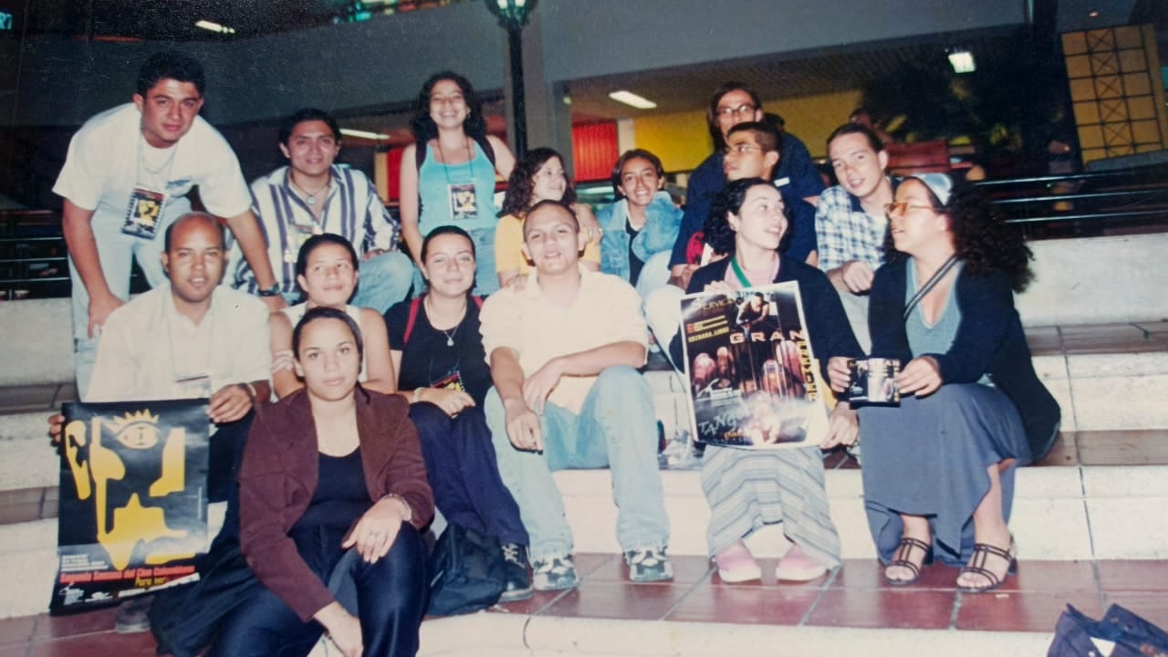 La primera semana del cine colombiano se realizó en 1999 y participaron Víctor Gaviria, director de películas como La Vendedora de Rosas, y Rodrigo D No Futuro. Hubo muestra de videos regionales/conversatorio con sus realizadores.