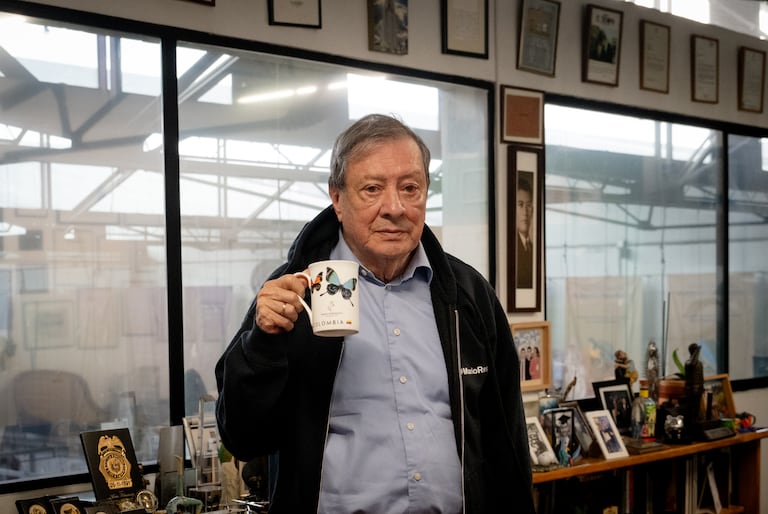 El empresario Mario Hernández emprendió una campaña "El primer tinto lo invito yo" como motivación para los colombianos, luego del terremoto.