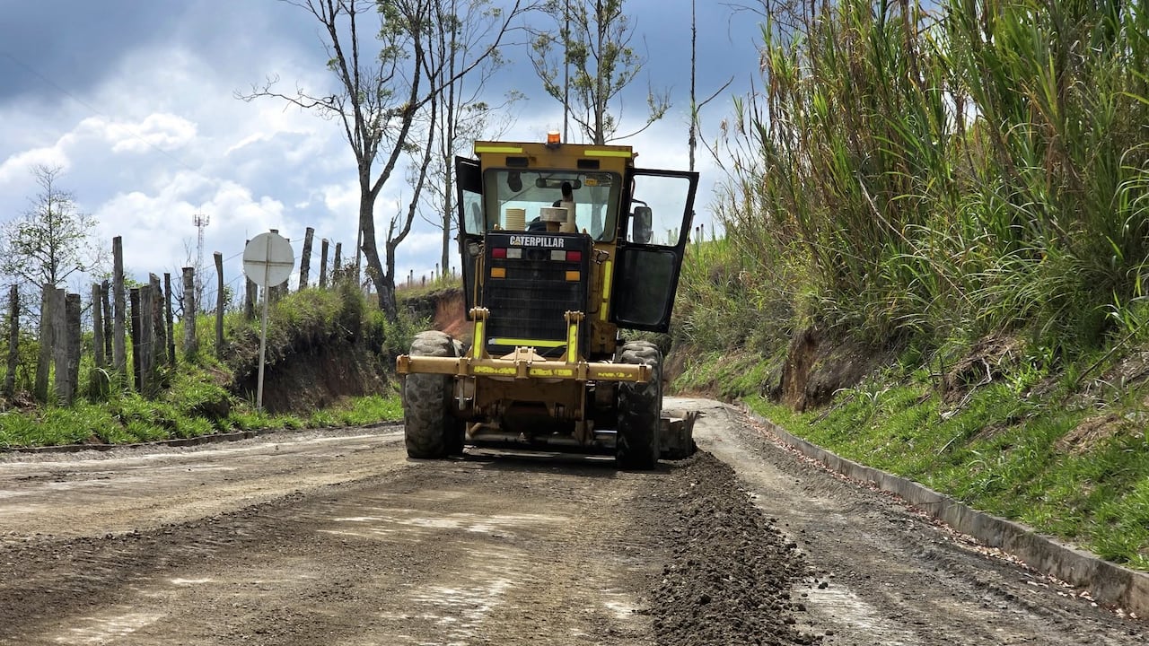 Para las autoridades del Cauca, . "mantener esta vía en óptimas condiciones significa cuidar la vida de quienes la transitan a diario y promover el desarrollo social y económico del norte del departamento".