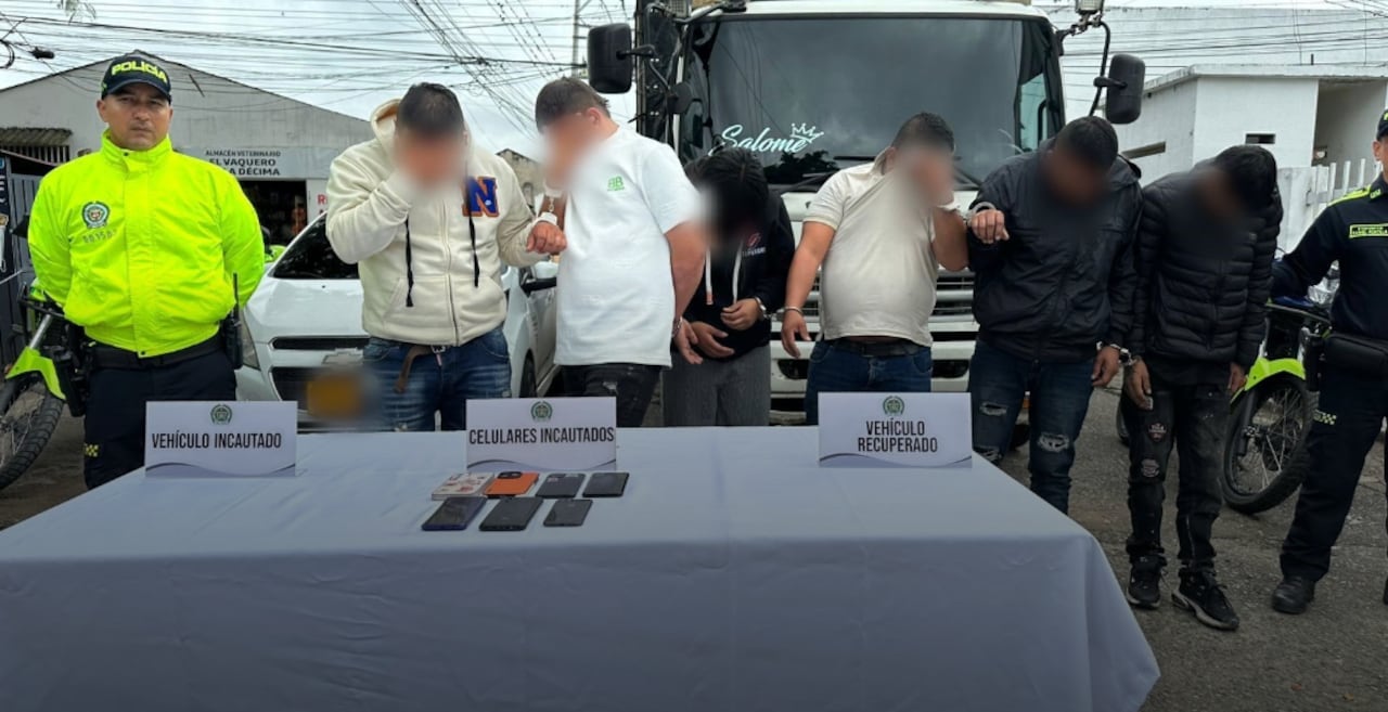Capturados seis ladrones que intentaron hurtar en Huila un camión cargado con sal.