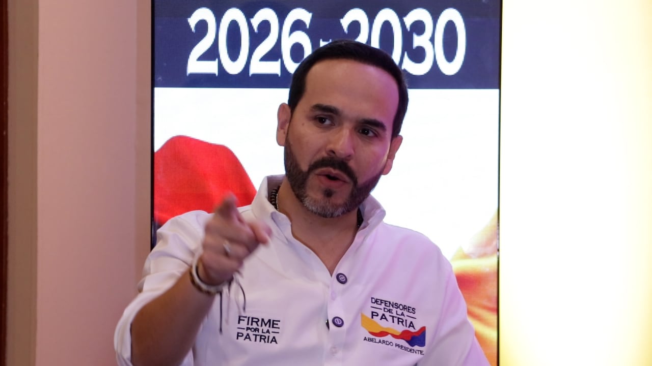 Abelardo de la Espriella lla candidato presidencial en entrevista con Vicky Perea directora del país