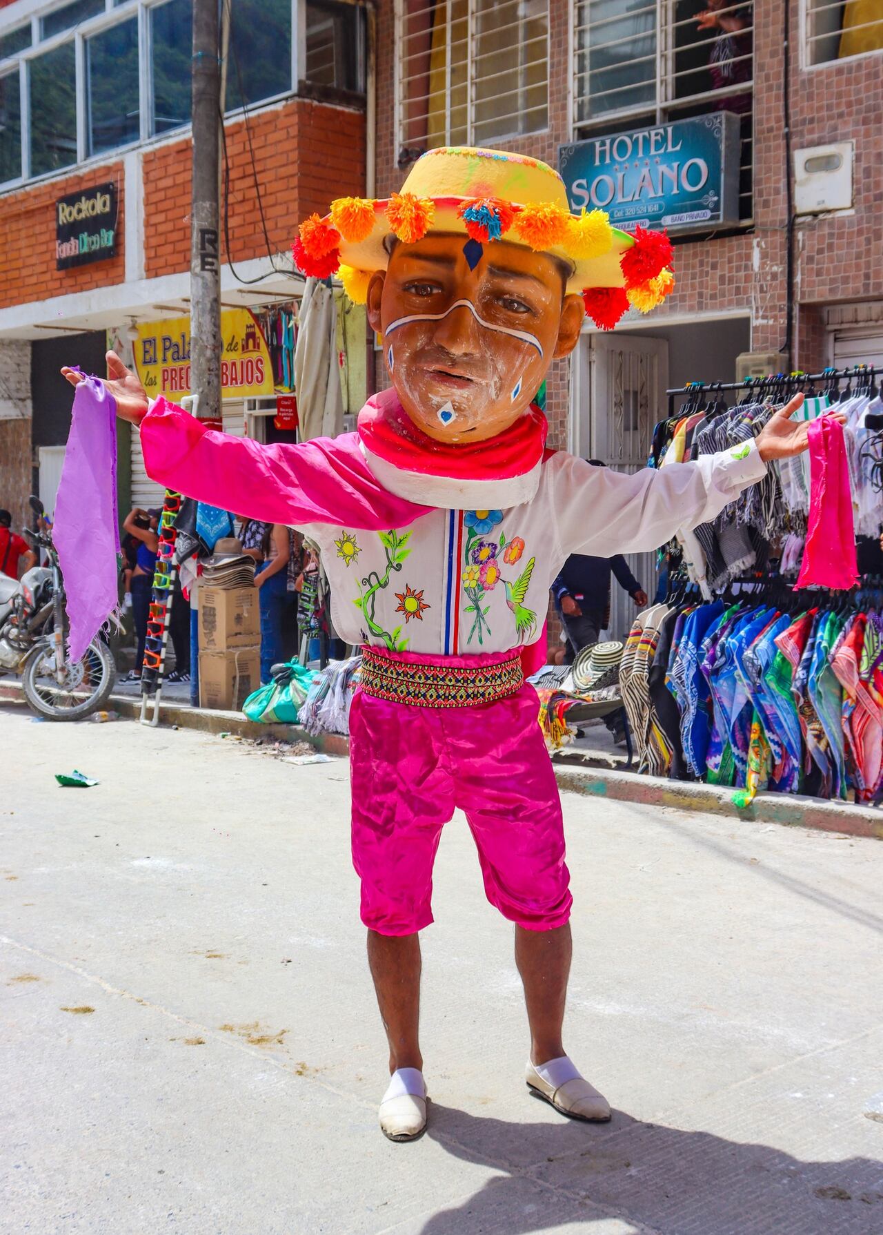 Las fiestas de Blancos y Negros de Argelia, Cauca, fueron dedicadas a la memoria del líder social y cultural Andrés Erazo, asesinado en el mes de octubre de 2024.
